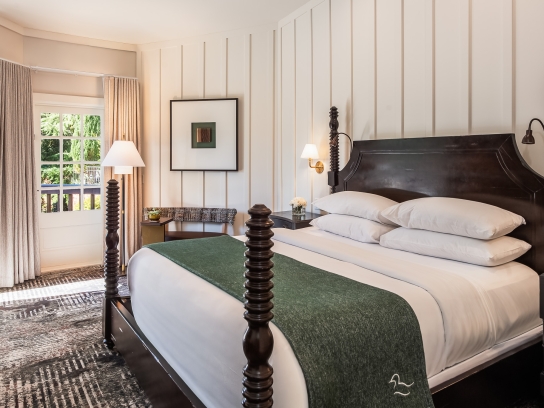 Lodge Deluxe Bed