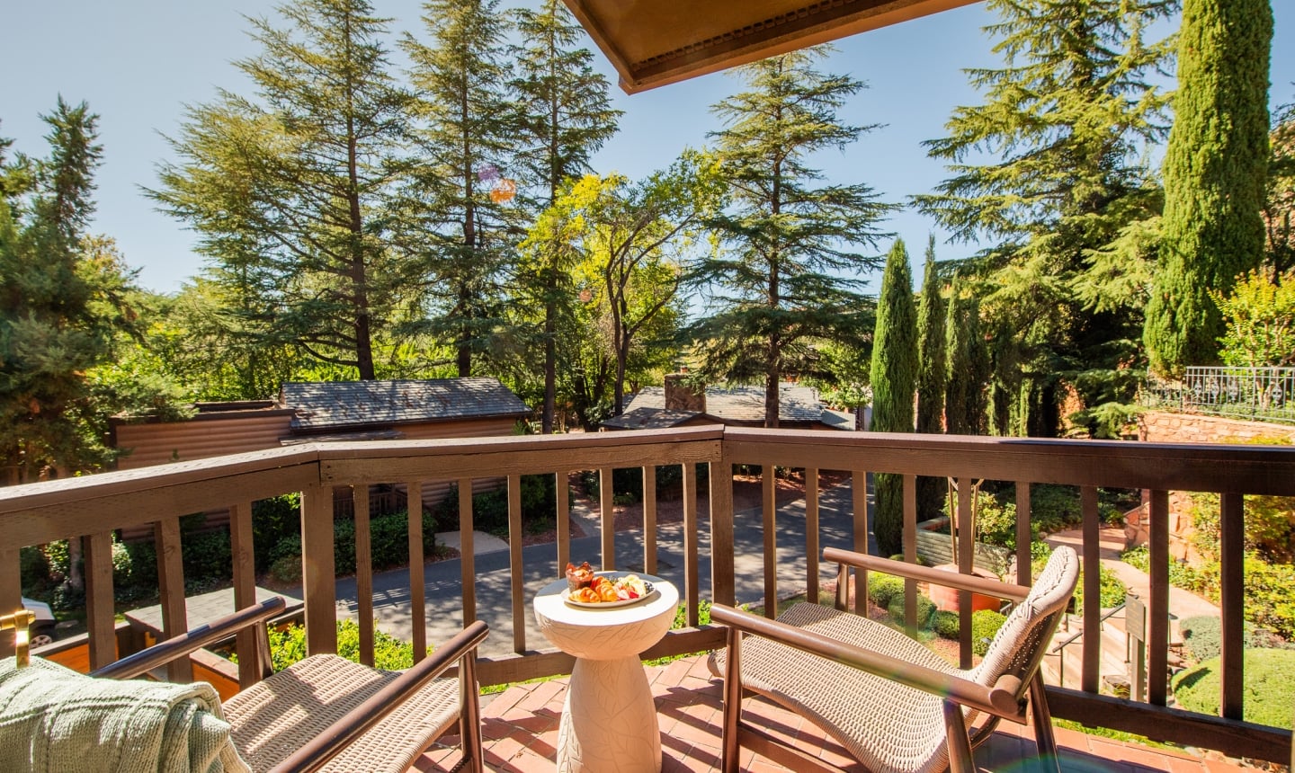 Lodge Deluxe Deck